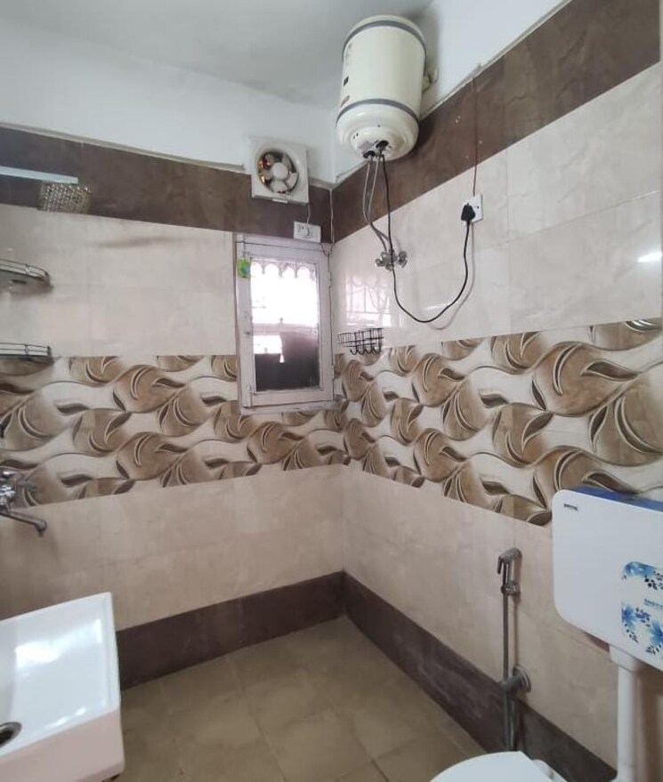 Attached Bathroom, vasant kunj 2.5 Bedroom 1500 Sq.Ft. Apartment In Vasant Kunj Delhi 9749561