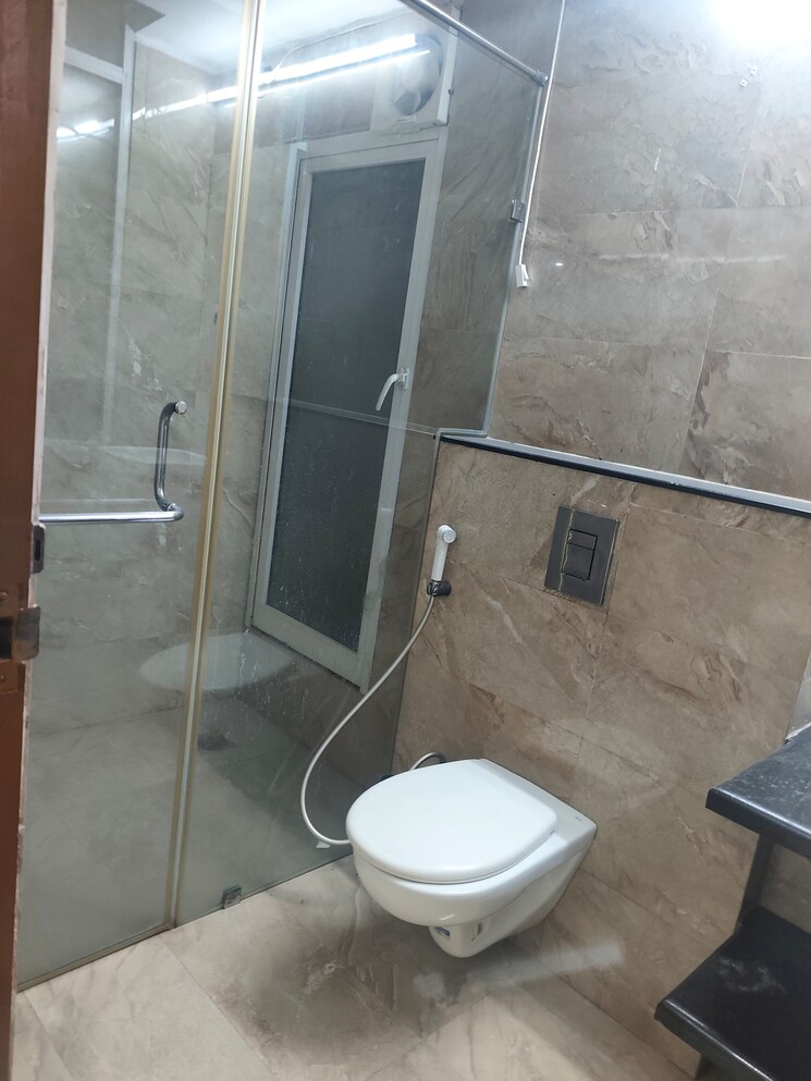 Bathroom, mahagun-mezzaria 3 Bedroom 2500 Sq.Ft. Apartment In Sector 78 Noida 9749571