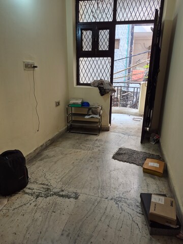 Living Room in 1.5 BHK Builder Floor at Mayur Vihar – for Rent