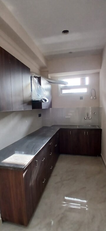 Kitchen in 2 BHK Builder Floor at Sector 40 – for Rent