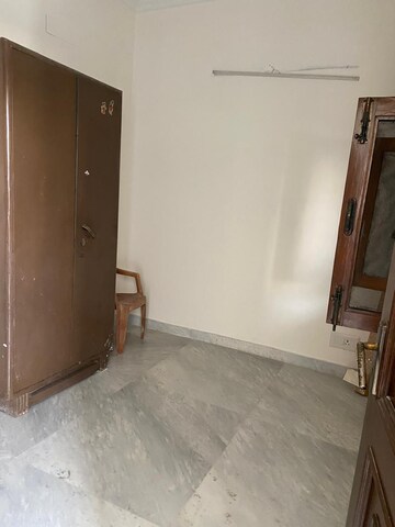 Room in 2 BHK Independent House at RWA Apartments Sector 27, Sector 27 – for Rent