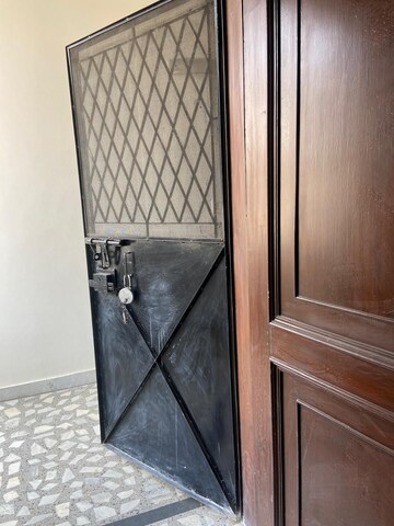 Balcony in 2 BHK Independent House at RWA Apartments Sector 27, Sector 27 – for Rent