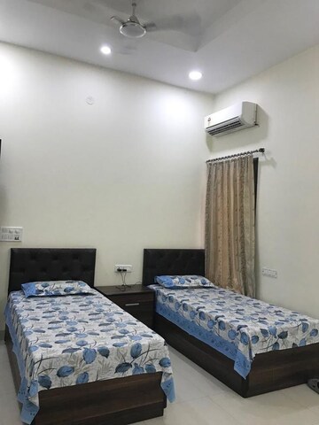 Room in  Pg at Vibhuti Khand – for Rent
