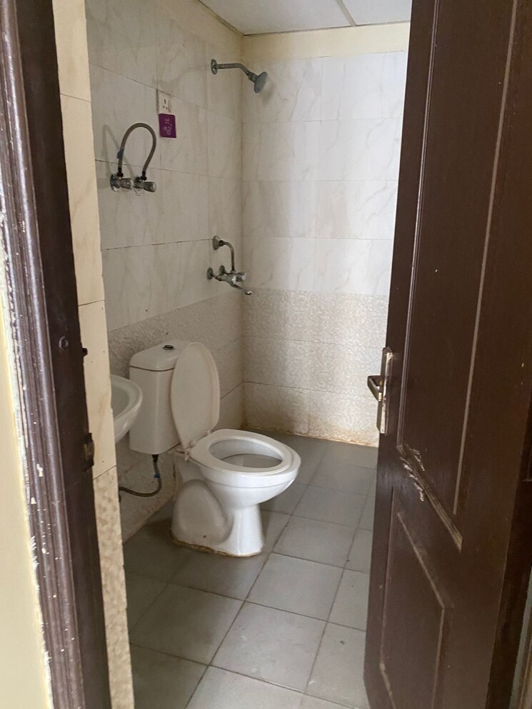 Bathroom, gardenia-gateway 2.5 Bedroom 1265 Sq.Ft. Apartment In Sector 75 Noida 9749758