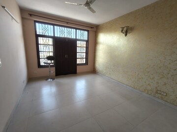 Room in 3 BHK Builder Floor at SS The Lilac, Sector 49 – for Sale