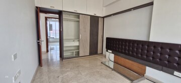 Room in 4 BHK Apartment at Benchmark Solus, Bandra West – for Rent