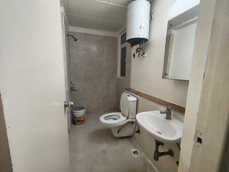 Bathroom, jaypee-greens-kosmos 2 Bedroom 950 Sq.Ft. Apartment In Sector 134 Noida 9749842