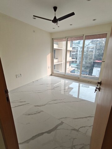 Room in 3 BHK Apartment at Joy Legend, Khar West – for Rent