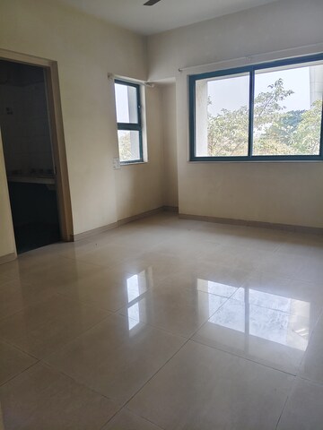 Room in 3 BHK Apartment at Clover Park View, Koregaon Park – for Rent