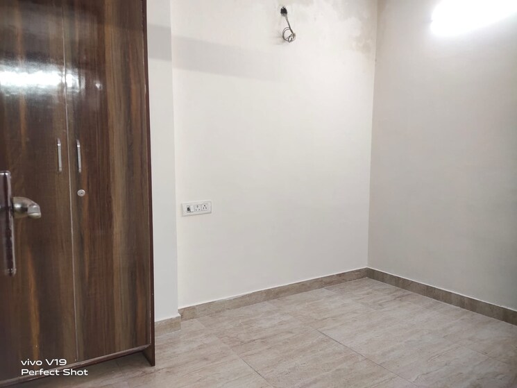 Room, east of kailash 1 Bedroom 1000 Sq.Ft. Builder Floor In East Of Kailash Delhi 9749870