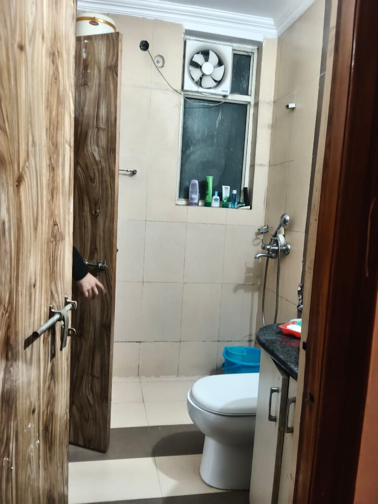 Bathroom, gomti nagar 3 Bedroom 1890 Sq.Ft. Apartment In Gomti Nagar Lucknow 9749883