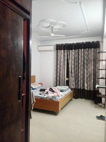 Bedroom in 3 BHK Apartment at Gomti Nagar – for Rent