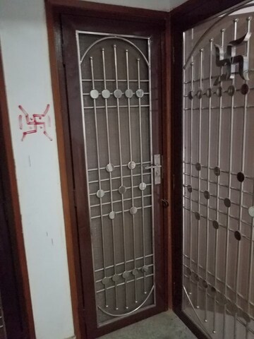 Building Lobby in 3 BHK Apartment at Express Zenith, Sector 77 – for Rent