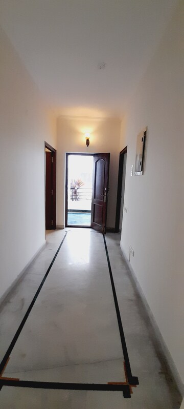 Furnished Amenities in 3 BHK Apartment at Trendset Vantage, Banjara Hills – for Rent