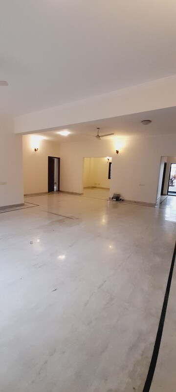 Room in 3 BHK Apartment at Trendset Vantage, Banjara Hills – for Rent
