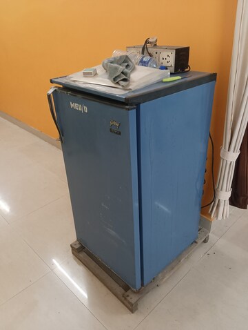 Furnished Amenities in 3 BHK Builder Floor at Narikal Bari – for Rent