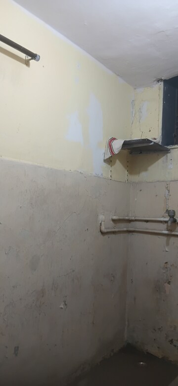 Room in 1 BHK Apartment at Sneha Vaibhav Apartment, Vikhroli East – for Rent