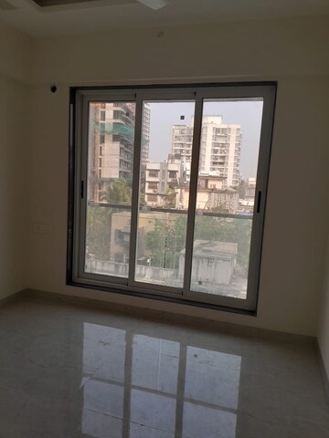 Room in 2 BHK Apartment at Borivali East – for Rent