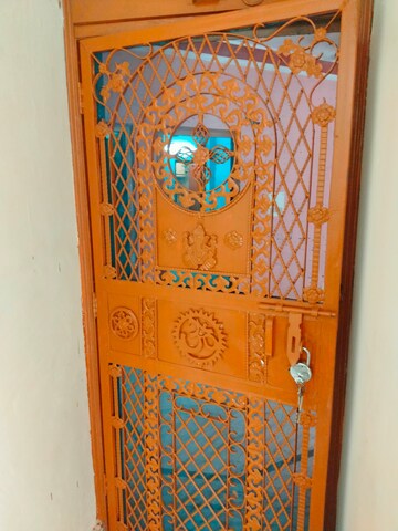 Furnished Amenities in 1 BHK Builder Floor at Shyam Park Extension – for Rent