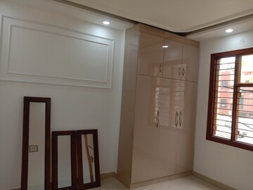 Room in 3 BHK Builder Floor at Dwarka Mor – for Sale