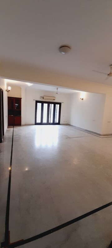 Staircase in 4 BHK Apartment at Trendset Sumanjali, Banjara Hills – for Rent
