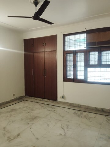 Room in 3 BHK Builder Floor at Sarvodaya Enclave – for Rent