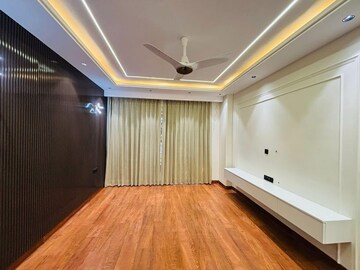 Kitchen in 4 BHK Builder Floor at Sector 67 – for Sale