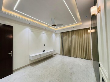 Room in 4 BHK Builder Floor at Sector 67 – for Sale