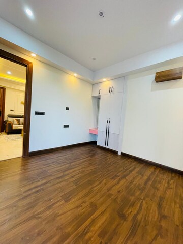 Room in 4 BHK Builder Floor at BPTP Astaire Gardens, Sector 70a – for Sale