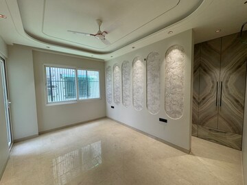 Bedroom in 4 BHK Builder Floor at Vipul World Floors, Sector 48 – for Sale