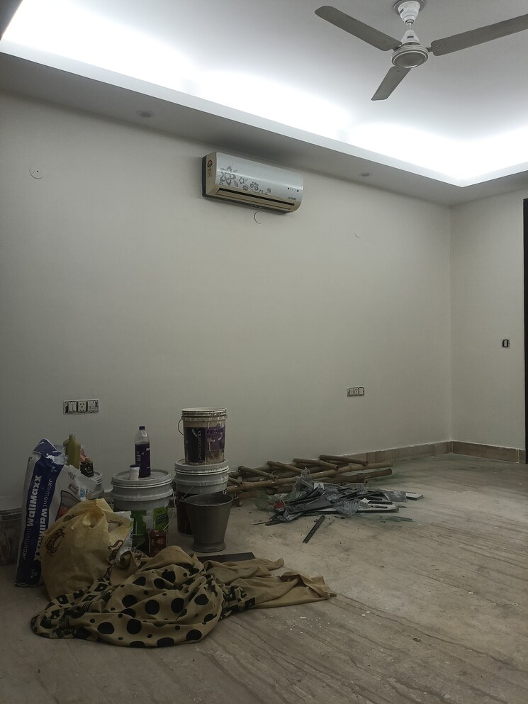 Room, greater kailash i 4 Bedroom 3000 Sq.Ft. Builder Floor In Greater Kailash I Delhi 9750116