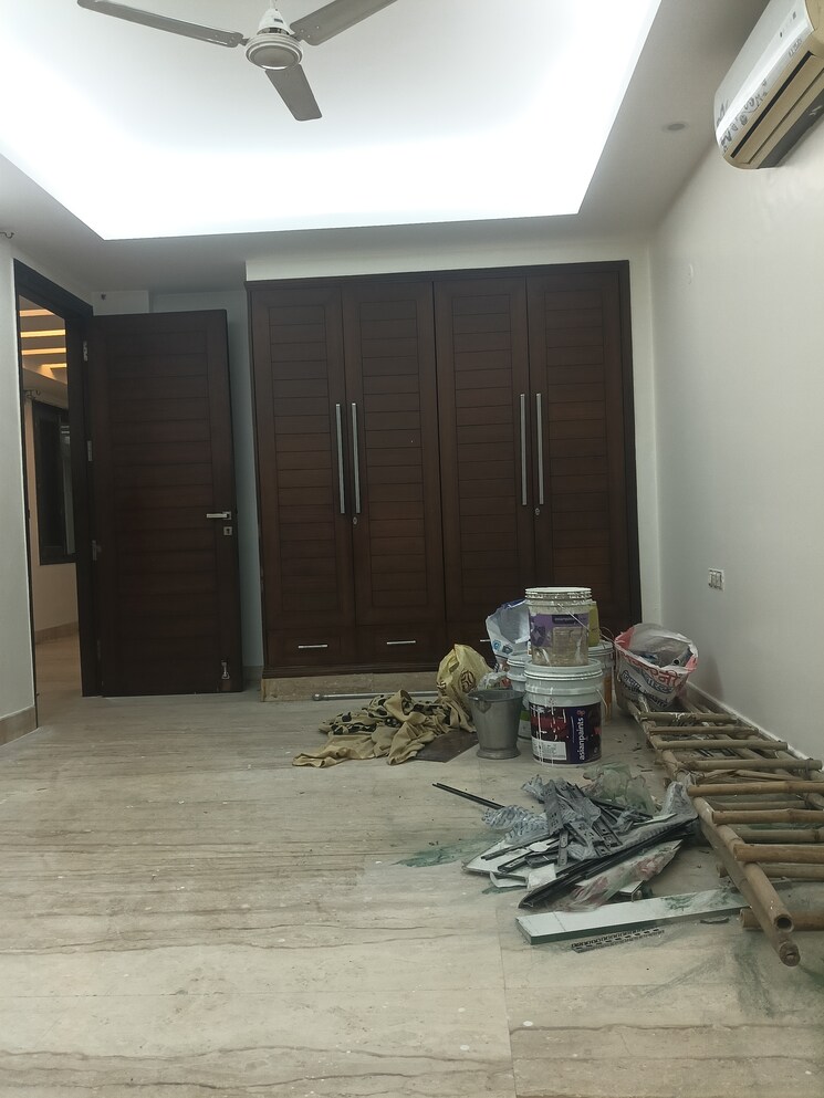  Parking, greater kailash i 4 Bedroom 3000 Sq.Ft. Builder Floor In Greater Kailash I Delhi 9750116