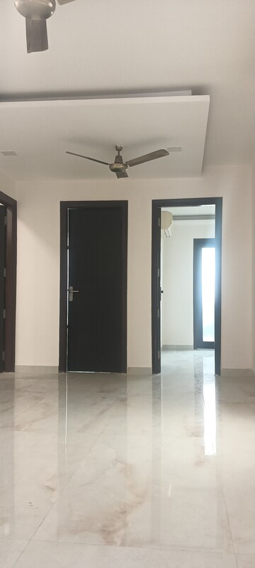 Room in 4 BHK Builder Floor at Kailash Colony – for Sale