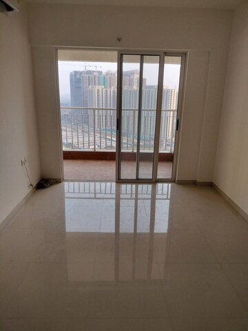 2 BHK Apartment For Rent in Lodha Amara, Kolshet Road