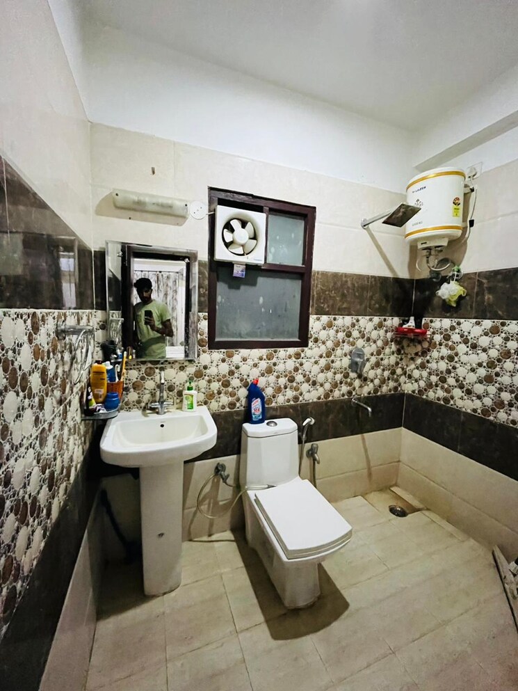 Master Bedroom, sector 31 2 Bedroom 1367 Sq.Ft. Builder Floor In Sector 31 Gurgaon 9750200