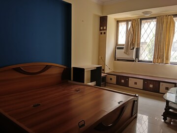 Bedroom in 2 BHK Apartment at Kalpataru Classic, Malad West – for Rent