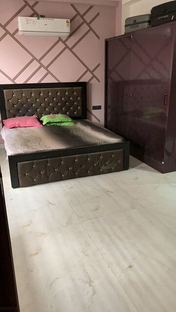 Bedroom in 3 BHK Builder Floor at Sector 38 – for Rent