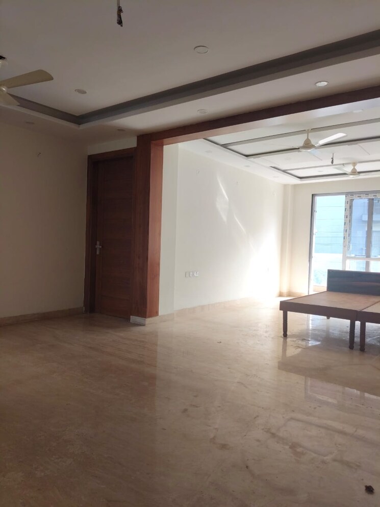 Room, sector 52 4 Bedroom 2400 Sq.Ft. Builder Floor In Sector 52 Gurgaon 9750208