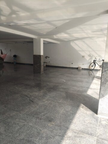 Parking in 4 BHK Builder Floor at Sector 52 – for Rent