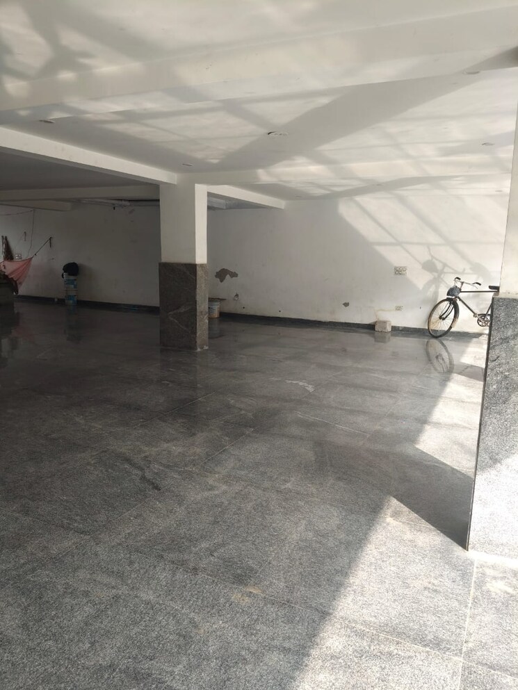  Parking, sector 52 4 Bedroom 2400 Sq.Ft. Builder Floor In Sector 52 Gurgaon 9750208