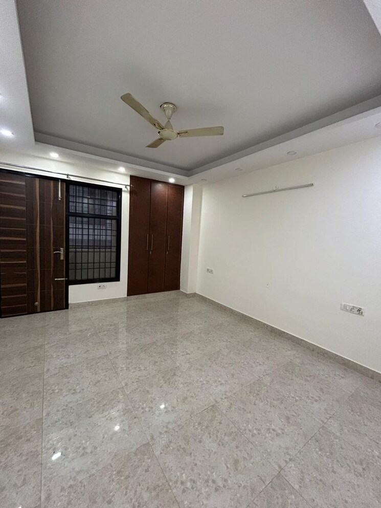 Room, sector 52 3 Bedroom 2001 Sq.Ft. Builder Floor In Sector 52 Gurgaon 9750219