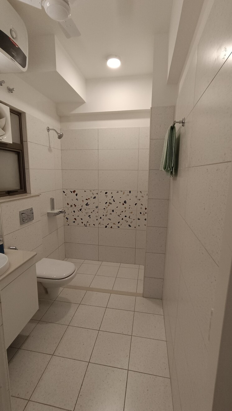 Bathroom, dlf-regency-park-i 1 RK 300 Sq.Ft. Builder Floor In Dlf Phase iv Gurgaon 9750265