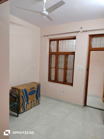 Room in 1 BHK Builder Floor at Gomti Nagar – for Rent