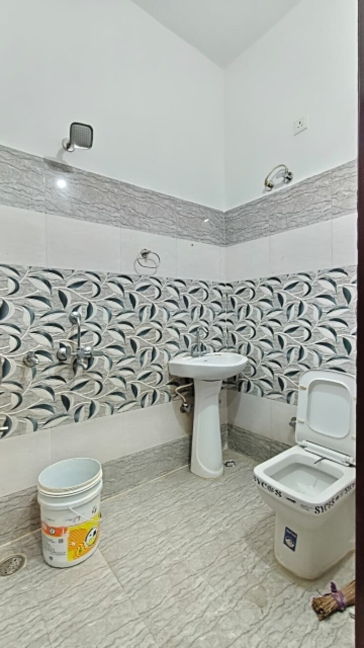 Bathroom, kharar mohali road 2 Bedroom 980 Sq.Ft. Apartment In Kharar Mohali Road Kharar 9750301