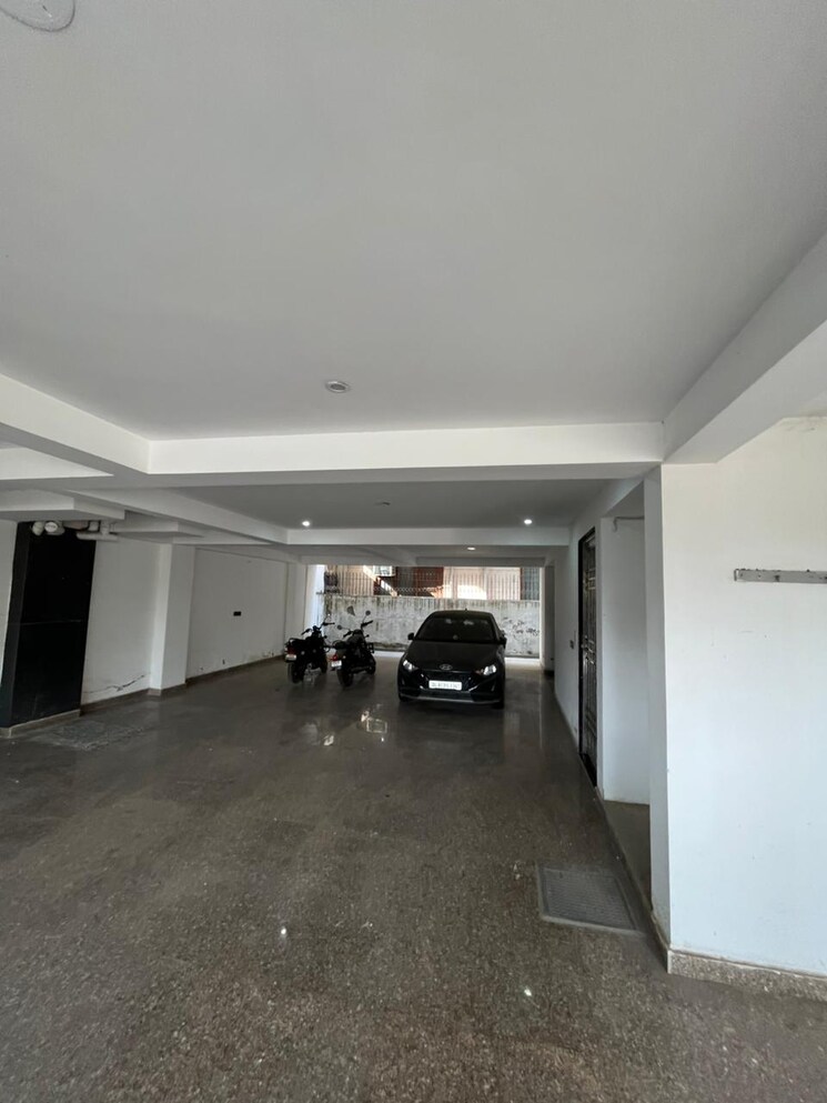  Parking, sector 38 3 Bedroom 2200 Sq.Ft. Builder Floor In Sector 38 Gurgaon 9750334