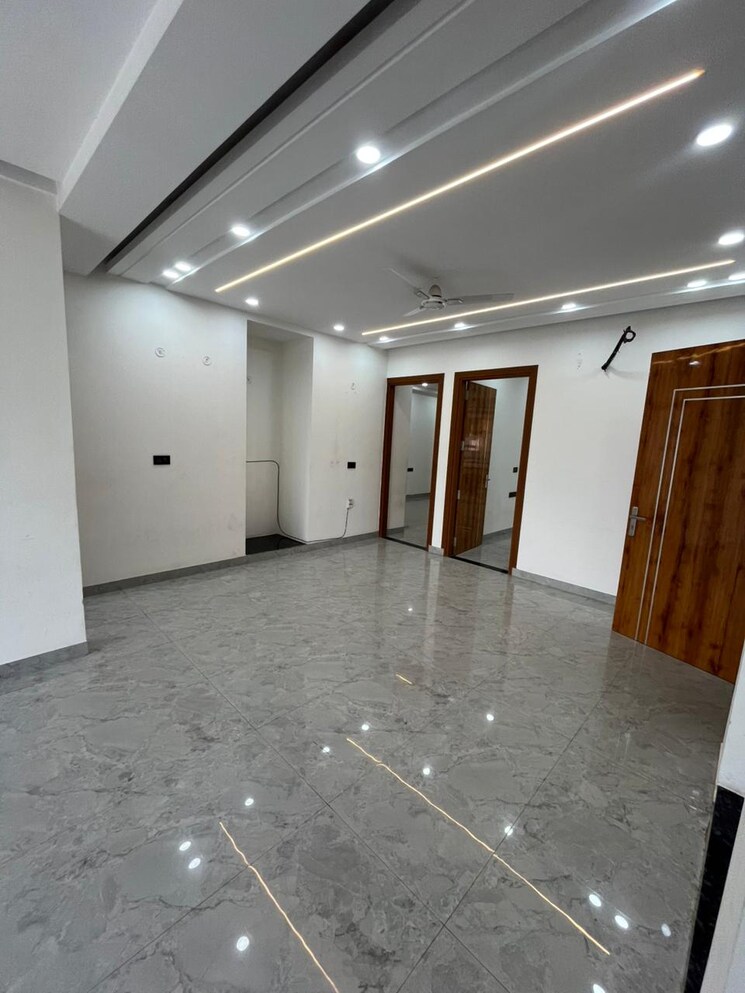 Room, sector 38 3 Bedroom 2200 Sq.Ft. Builder Floor In Sector 38 Gurgaon 9750334