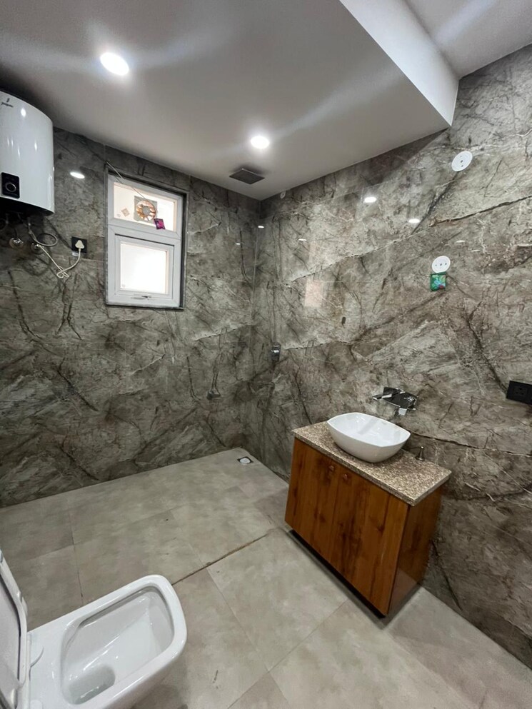Bathroom, sector 38 3 Bedroom 2200 Sq.Ft. Builder Floor In Sector 38 Gurgaon 9750334