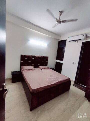 Bedroom in 3 BHK Builder Floor at Sector 40 – for Rent