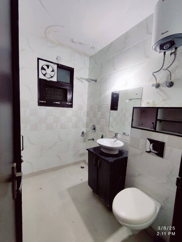 Bathroom in 3 BHK Builder Floor at Sector 40 – for Rent