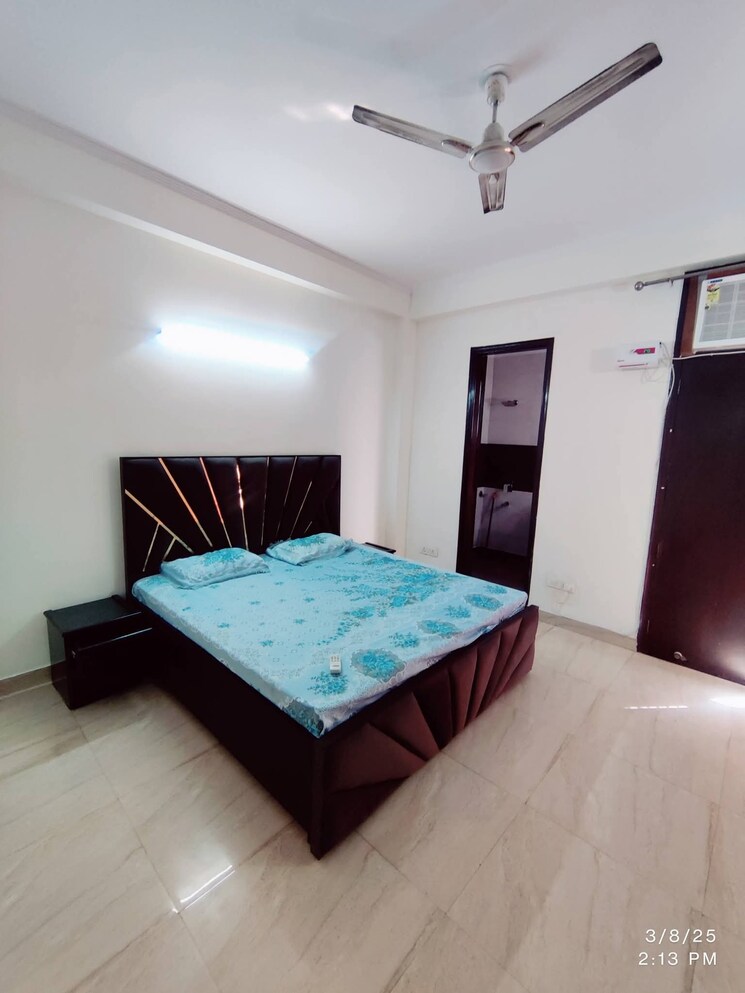 Bedroom, sector 40 3 Bedroom 2200 Sq.Ft. Builder Floor In Sector 40 Gurgaon 9750340